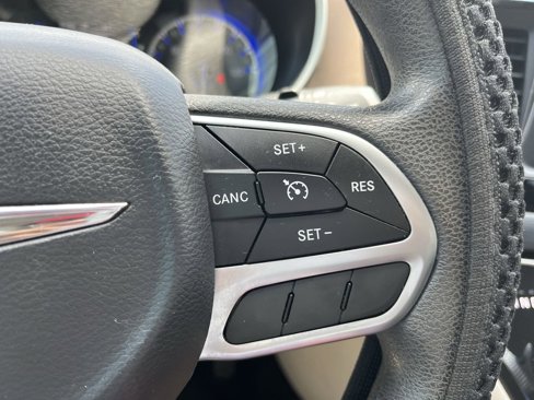 Used 2017 Chrysler Pacifica Touring image 23