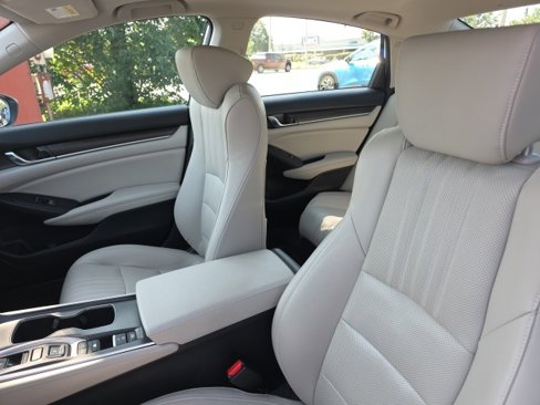 Used 2020 Honda Accord Touring image 12