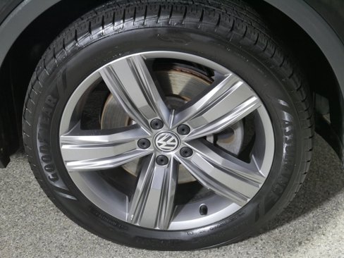 Used 2020 Volkswagen Tiguan SEL image 15