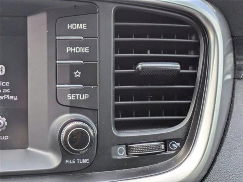 Used 2019 Kia Sorento LX image 9