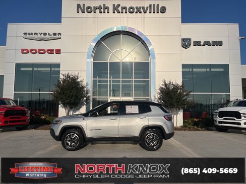 Used 2024 Jeep Compass Trailhawk image 2