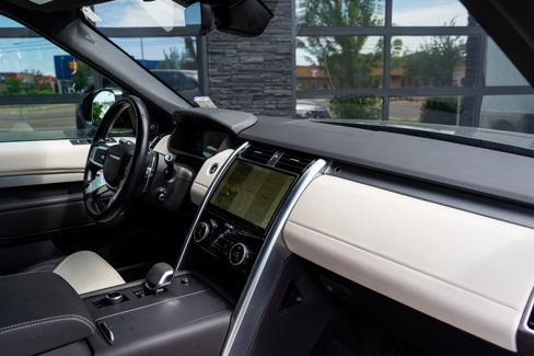 Used 2021 Land Rover Discovery S R-Dynamic image 51