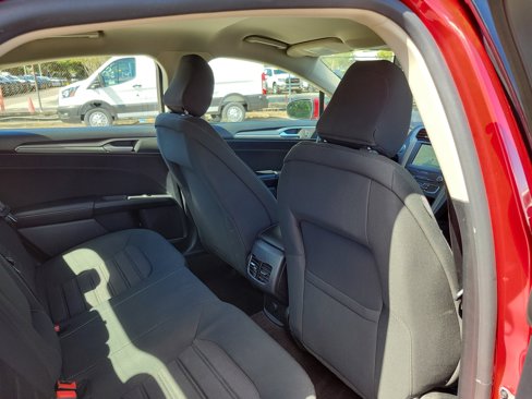 Certified 2020 Ford Fusion SE image 28
