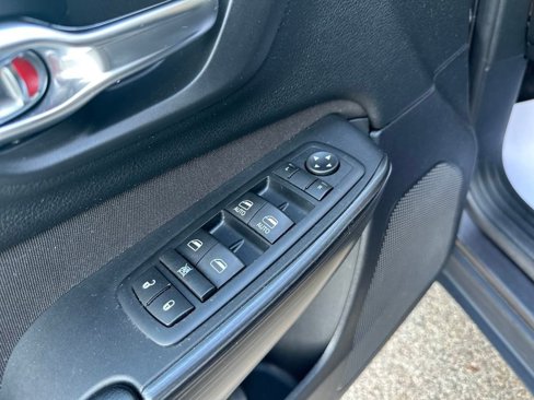 Used 2017 Jeep Cherokee Latitude w/ Safety/Convenience Group image 12