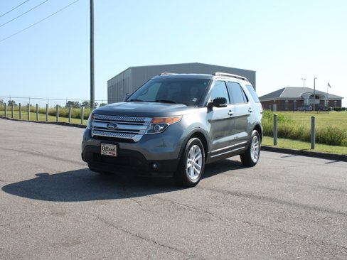 Used 2014 Ford Explorer XLT w/ Equipment Group 202A image 2