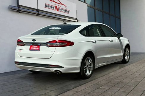 Used 2018 Ford Fusion SE w/ Fusion SE Technology Package image 4