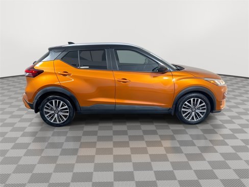 Used 2021 Nissan Kicks SV image 9