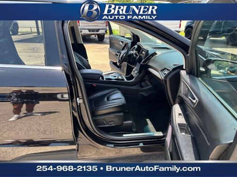 Used 2022 Ford Edge Titanium image 16