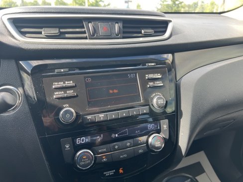 Used 2015 Nissan Rogue SV image 31