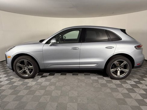 Certified 2024 Porsche Macan image 2
