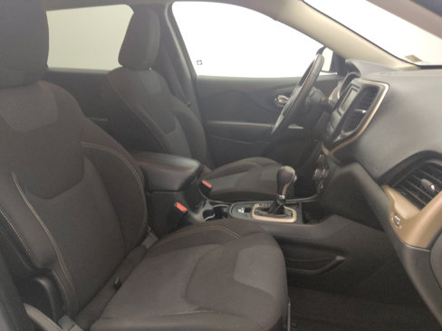 Used 2016 Jeep Cherokee Latitude w/ Comfort/Convenience Group image 21