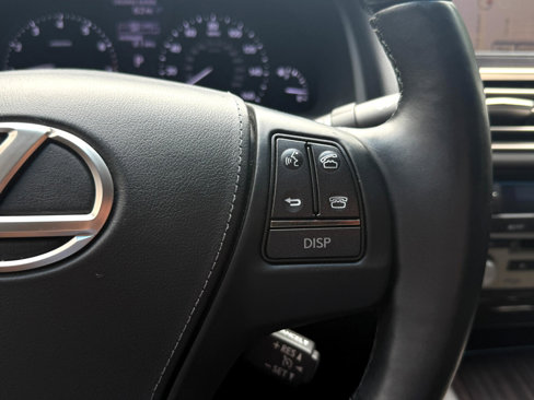 Used 2013 Lexus LS 460 AWD w/ Comfort Pkg image 19