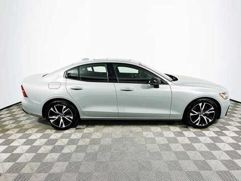 Certified 2025 Volvo S60 B5 Core image 8