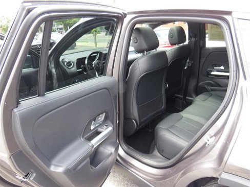 Used 2025 Mercedes-Benz GLA 250 4MATIC image 21