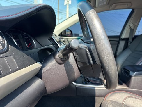 Used 2017 Toyota Camry SE image 40