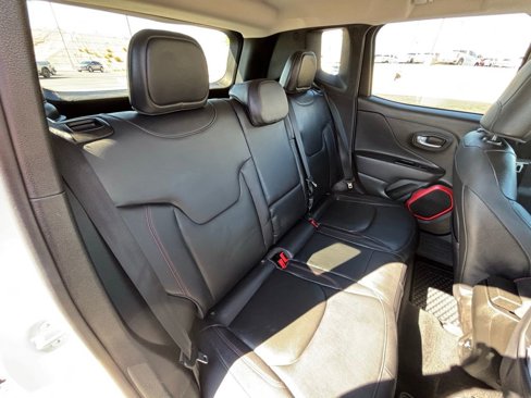 Used 2016 Jeep Renegade Trailhawk w/ Premium Trailhawk Package image 50