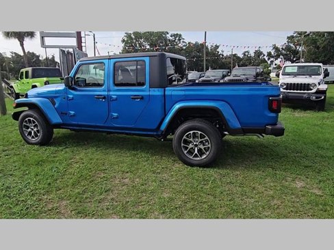 New 2025 Jeep Gladiator Sport image 16