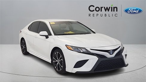 Used 2020 Toyota Camry SE image 1