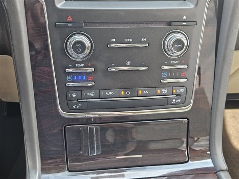 Used 2016 Lincoln Navigator Reserve image 19