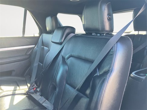 Used 2017 Ford Explorer XLT w/ Equipment Group 202A image 13