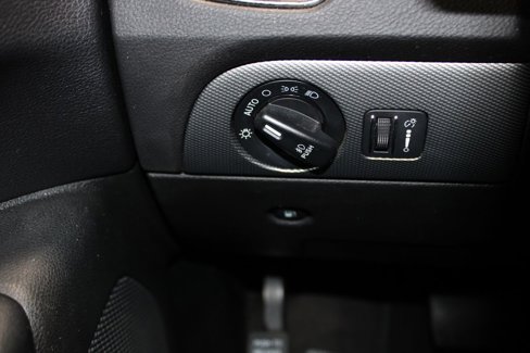 Used 2018 Dodge Durango GT image 35