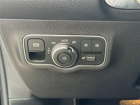 Used 2025 Mercedes-Benz GLB 250 image 20