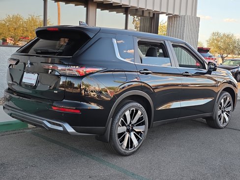 New 2025 Mitsubishi Outlander SE image 4