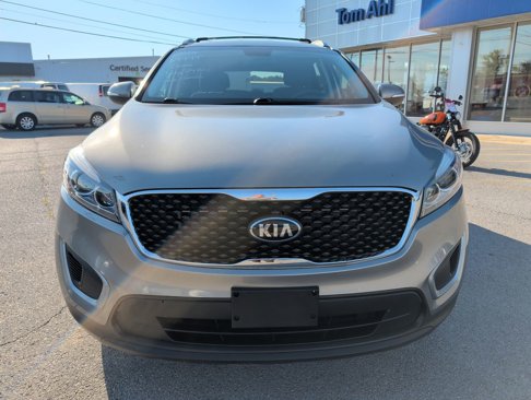 Used 2016 Kia Sorento LX image 2