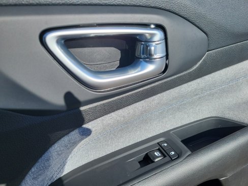 New 2025 Jeep Compass Latitude image 16