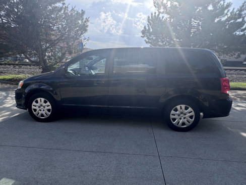 Used 2018 Dodge Grand Caravan SE w/ UConnect Hands-Free Group image 3