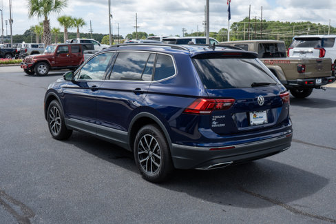 Used 2021 Volkswagen Tiguan SE w/ Panoramic Sunroof Package image 5