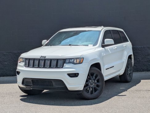 Used 2020 Jeep Grand Cherokee Altitude image 1