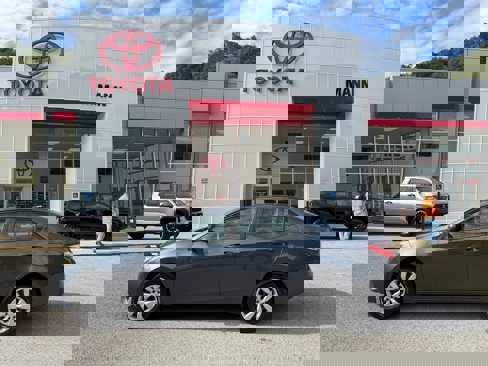 Used 2016 Toyota Corolla image 2