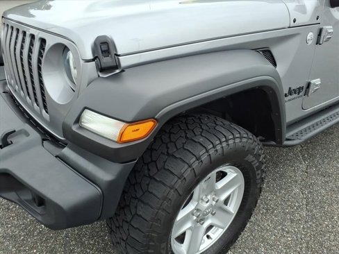 Used 2020 Jeep Gladiator Sport w/ Quick Order Package 24S image 9