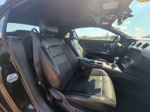 Used 2017 Ford Mustang Premium image 32