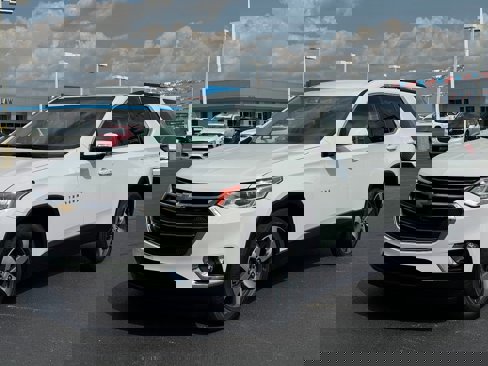 Used 2019 Chevrolet Traverse LT w/ LT Premium Package image 1