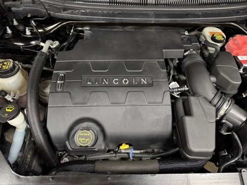 Used 2015 Lincoln MKT AWD image 36