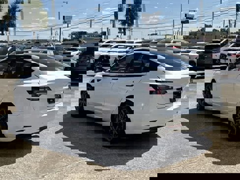 Used 2021 Tesla Model 3 Standard Range Plus image 3
