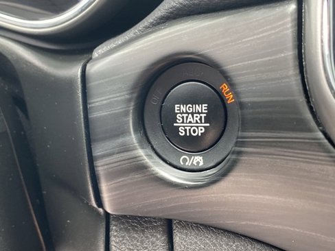 Used 2021 Jeep Grand Cherokee Laredo image 16
