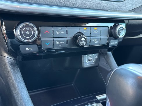 Used 2022 Jeep Compass Latitude image 30