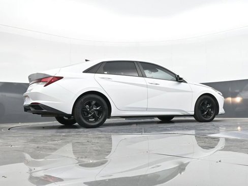Used 2022 Hyundai Elantra SE image 49