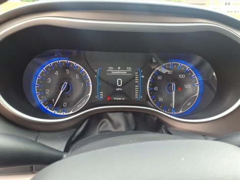 Used 2017 Chrysler Pacifica Touring-L image 14