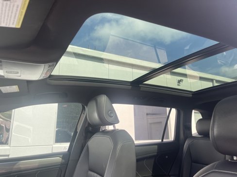 Certified 2022 Volkswagen Tiguan SE R-Line image 19