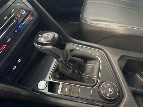 Certified 2022 Volkswagen Tiguan SE image 13