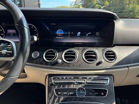 Used 2020 Mercedes-Benz E 350 4MATIC Sedan image 25