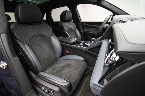 Used 2022 Bentley Bentayga image 18