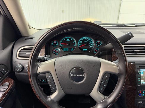 Used 2010 GMC Yukon Denali image 21