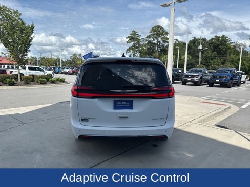 Used 2023 Chrysler Pacifica Limited image 8