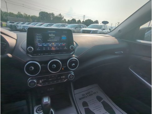 Used 2024 Nissan Sentra SR w/ SR Premium Package image 18