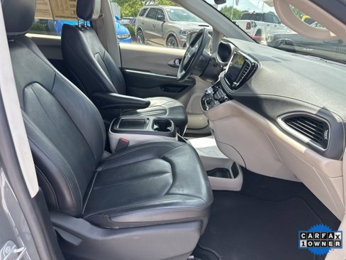 Used 2022 Chrysler Pacifica Touring-L image 53